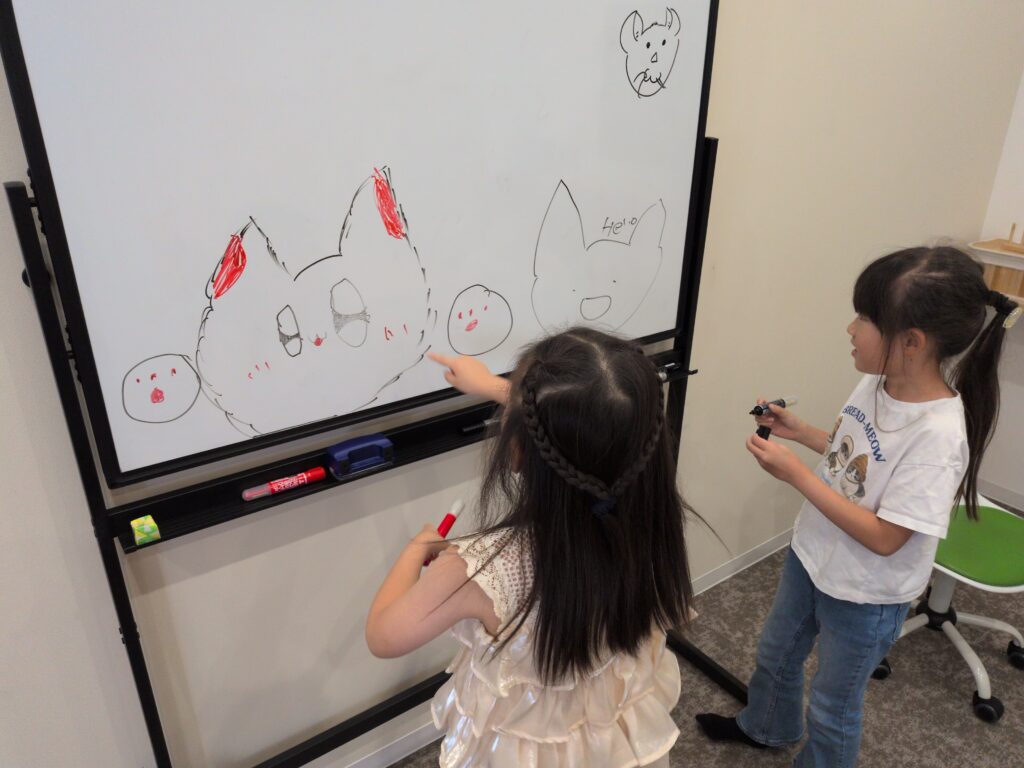 大津市・瀬田・石山のフランス語教室で小学生クラスが会話・単語に取り組む様子(写真2)