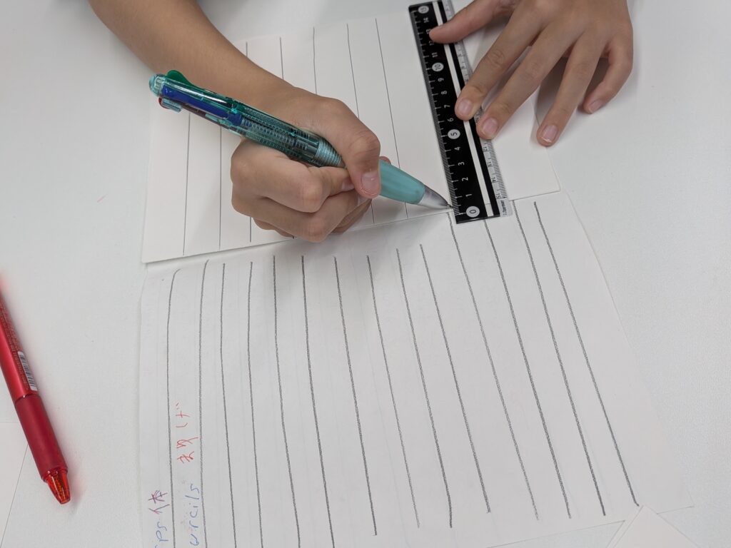 大津市・瀬田・石山のフランス語教室で小学生クラスが絵本・読書・文法に取り組む様子(写真4)
